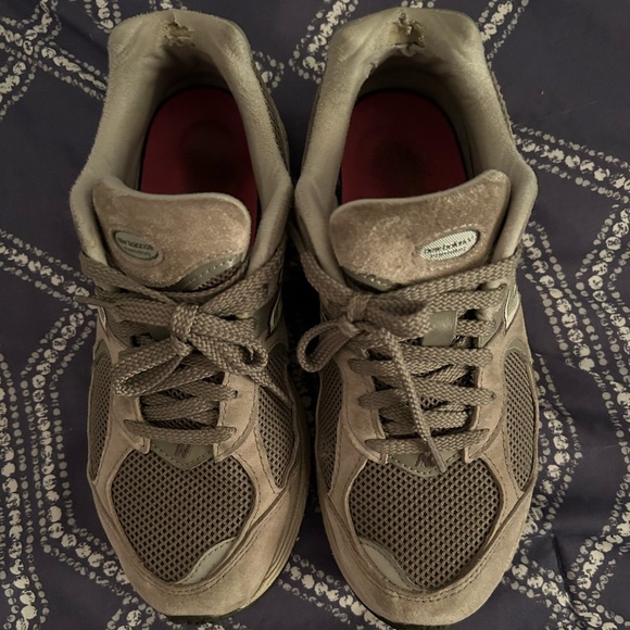 New Balance 2002R sneakers - Picture 3 of 8